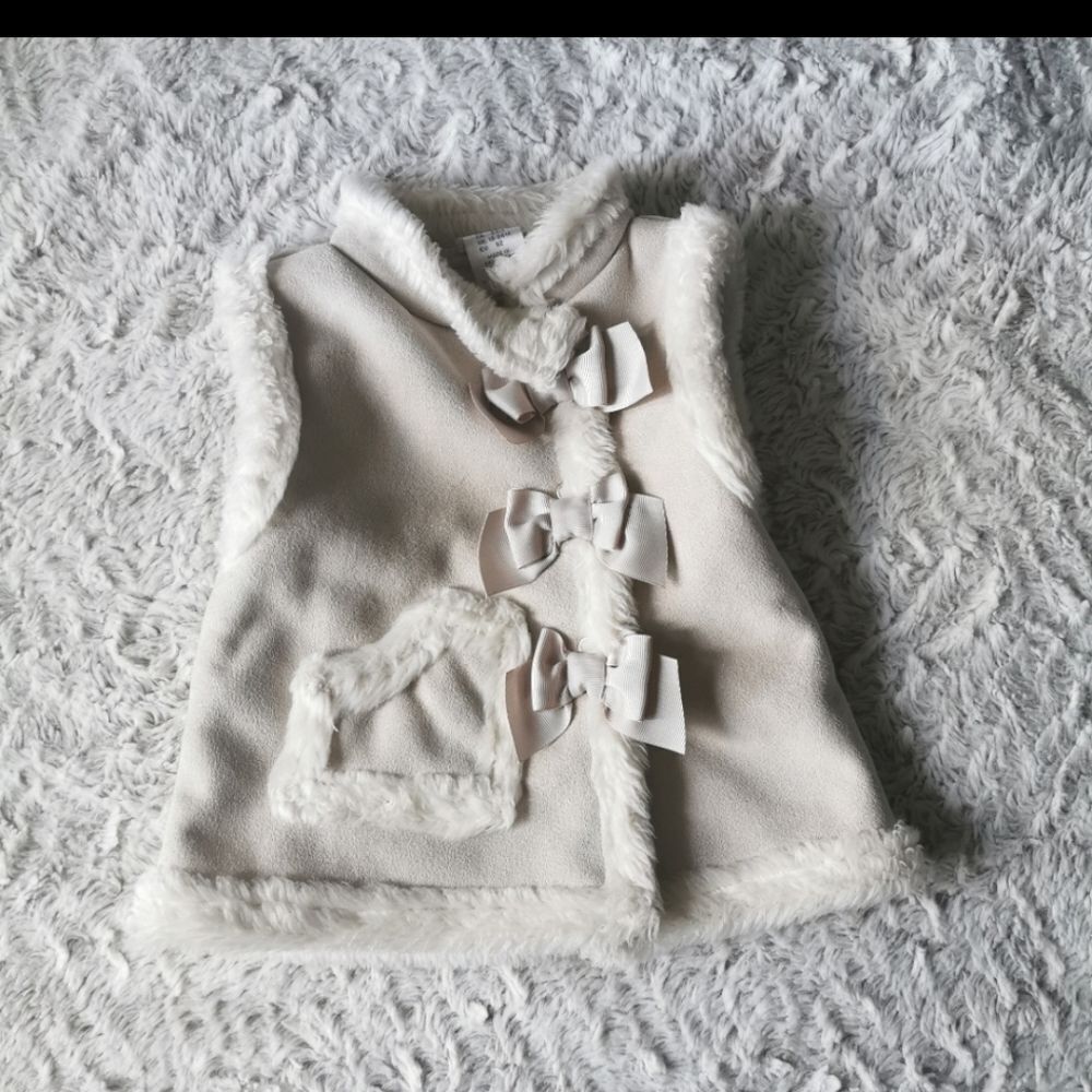 Maggie & Zoe faux fur vest with bows 24 m